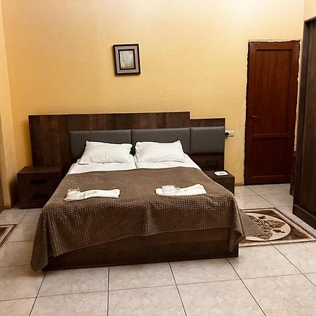 Primavera Hotel Jerevan Buitenkant foto
