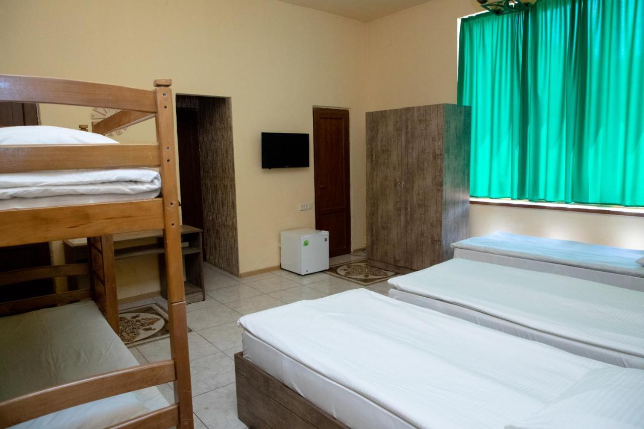 Primavera Hotel Jerevan Buitenkant foto