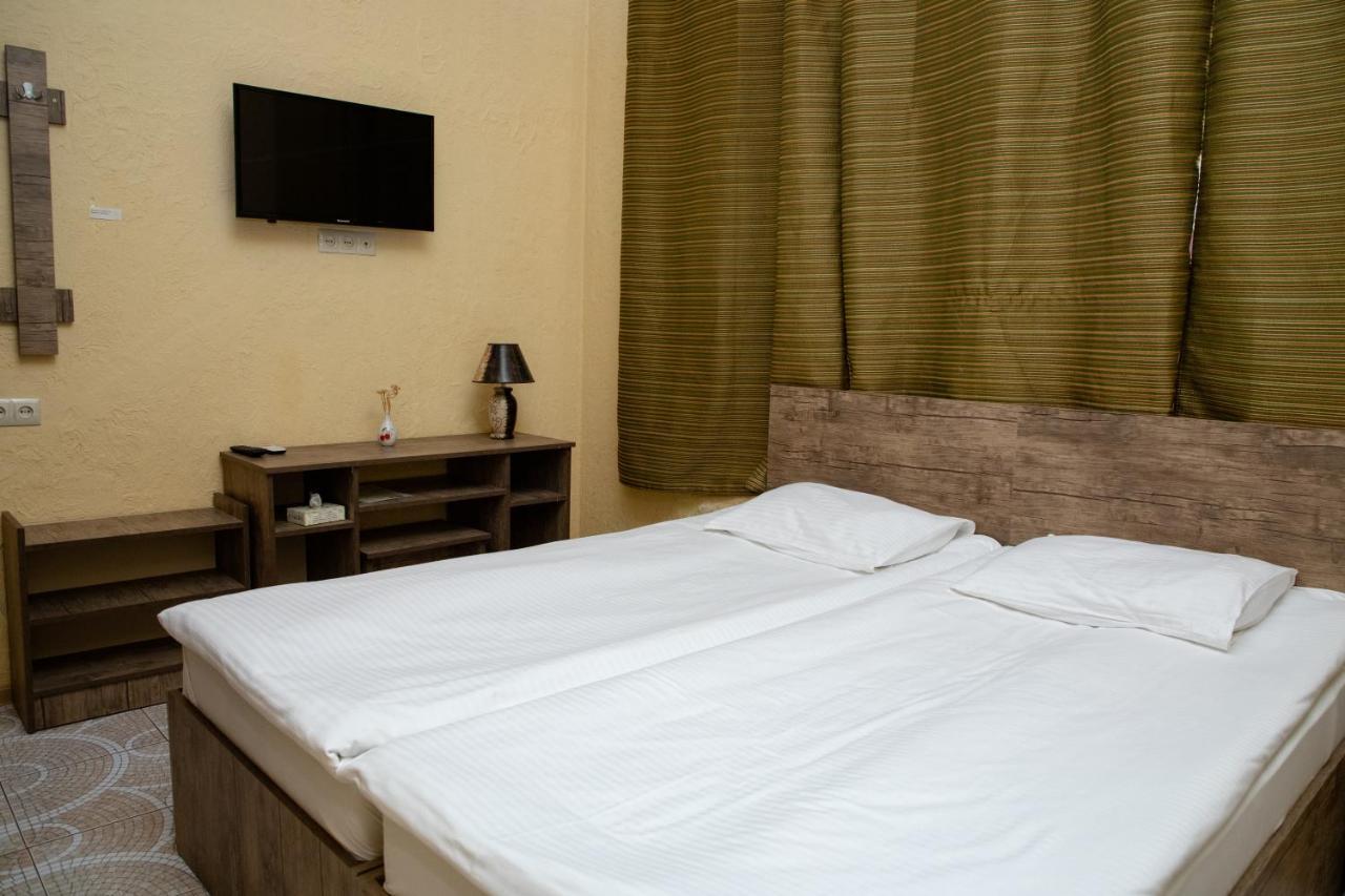 Primavera Hotel Jerevan Buitenkant foto
