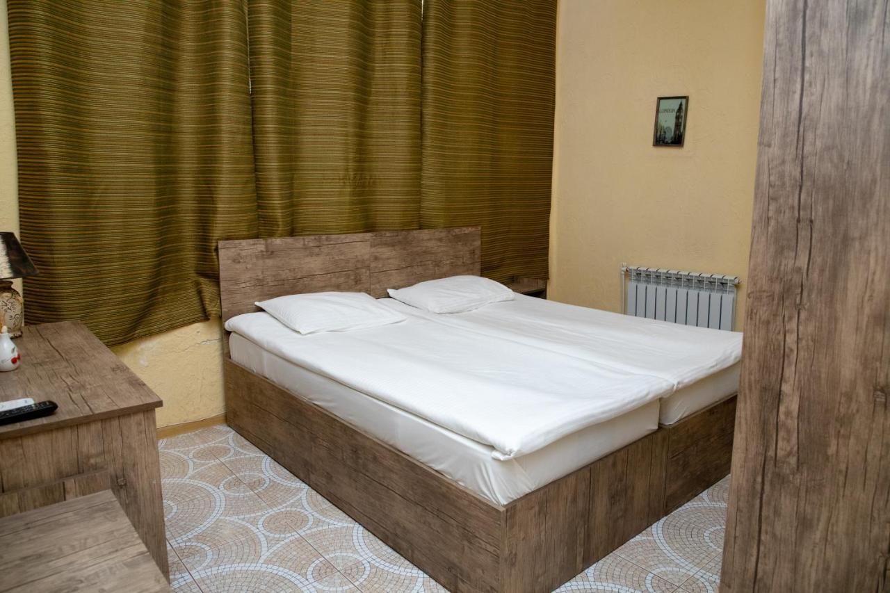 Primavera Hotel Jerevan Buitenkant foto