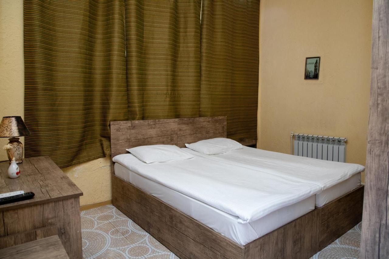 Primavera Hotel Jerevan Buitenkant foto